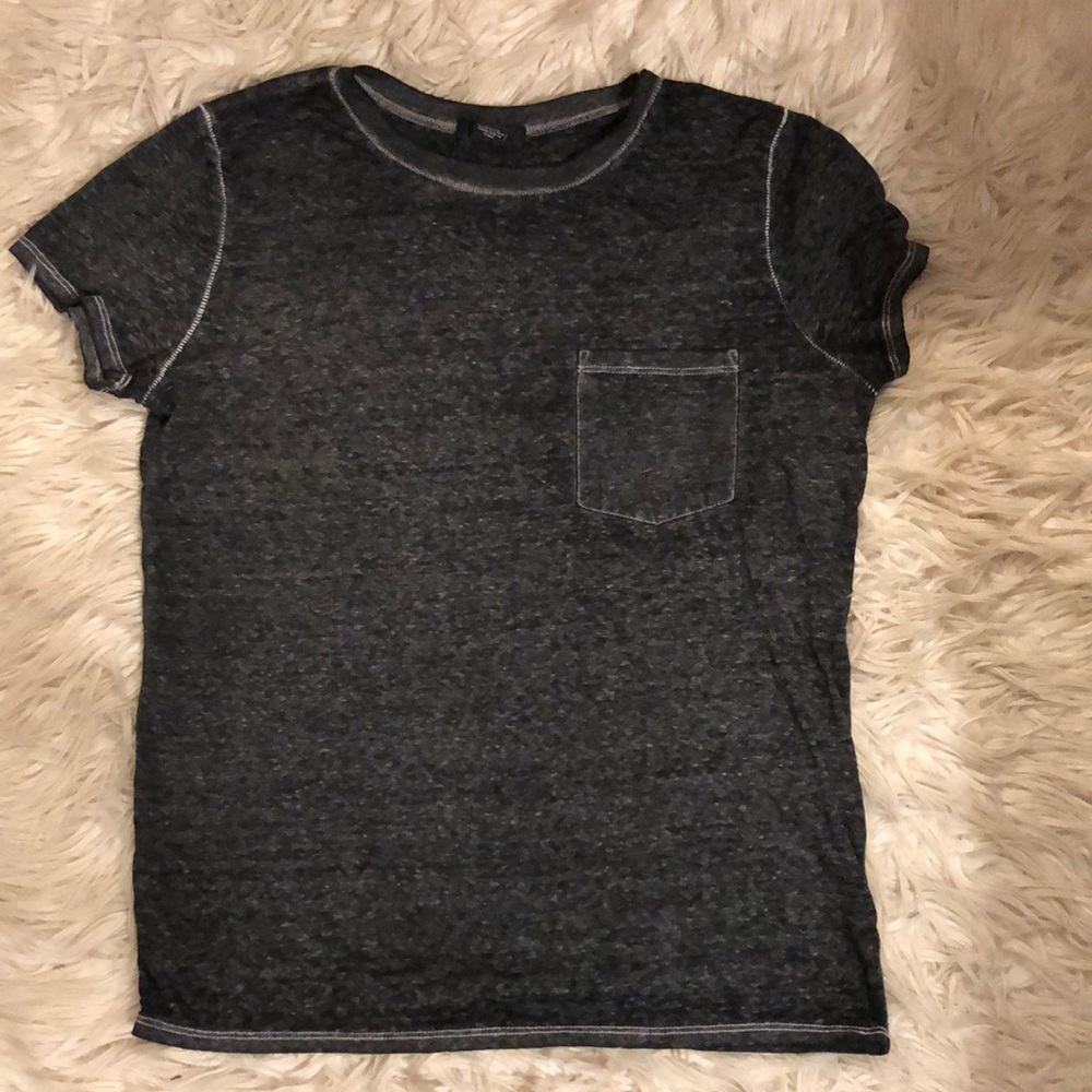 gray t-shirt
